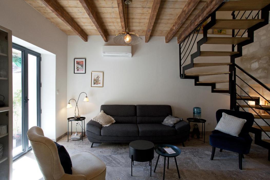Holiday home Maison De Village Provencal Avec Piscine Fontvieille